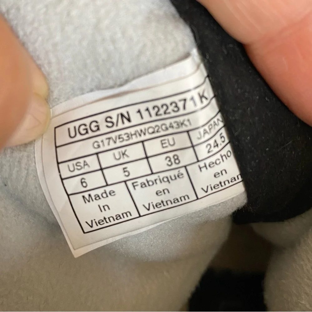 COPY - UGG Unisex Kids TOTY WEATHER Snow Black Boots Size 6